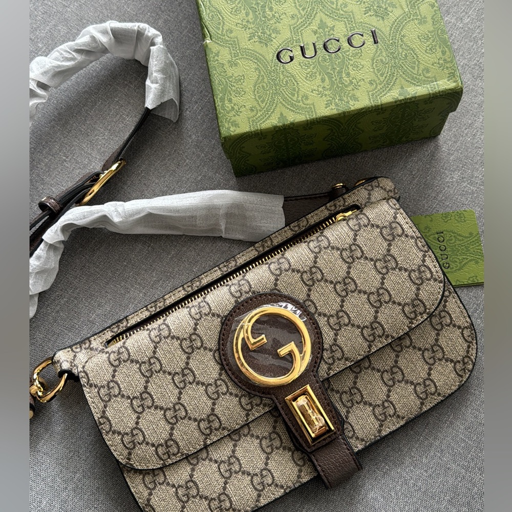 GG GUCCI signature belt and messenger bag (faux)